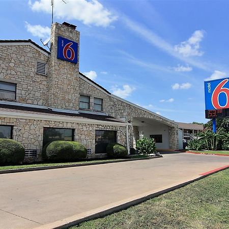 Motel 6 Austin, Tx - Central Downtown Ut Exterior foto