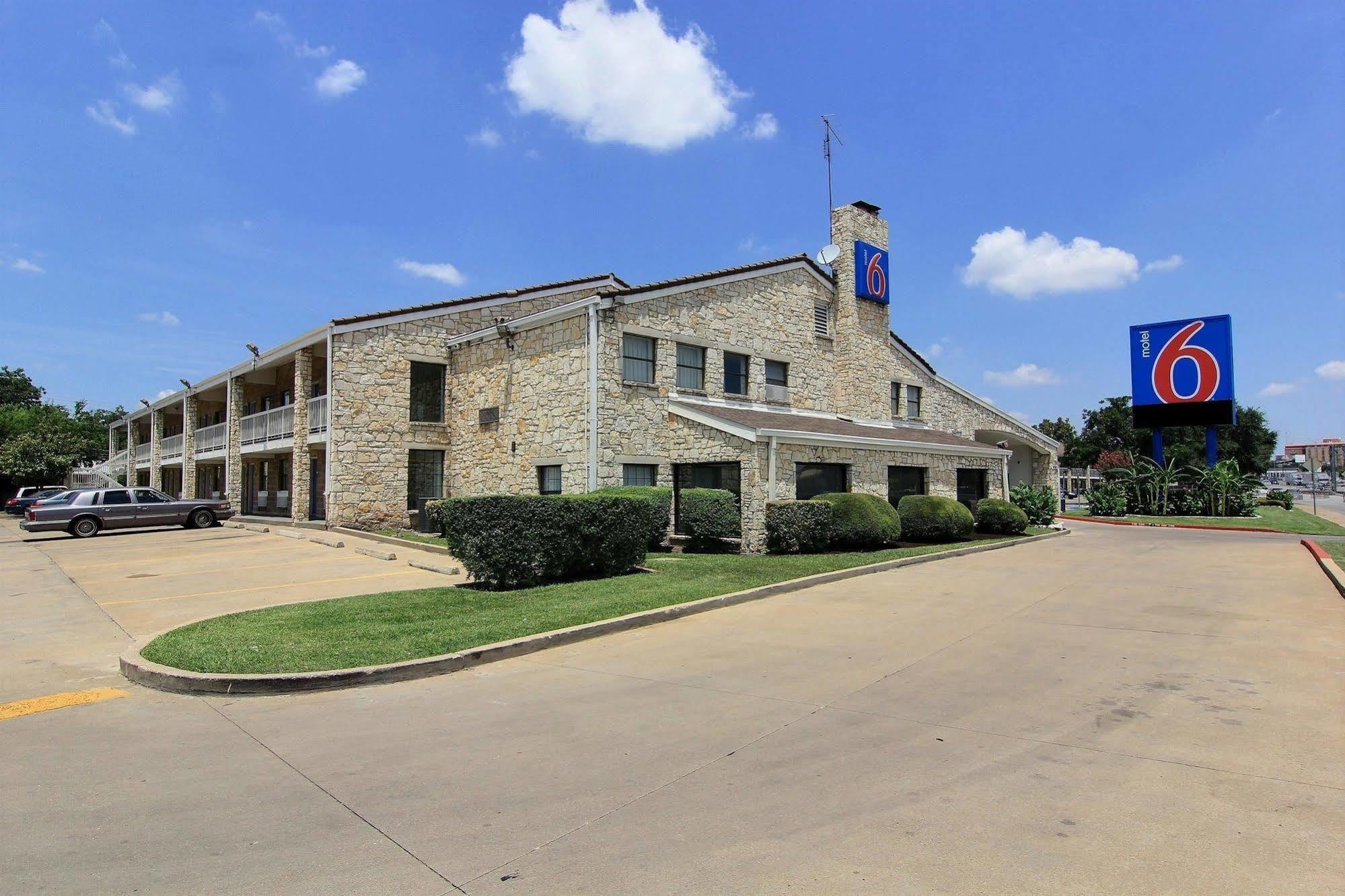 Motel 6 Austin, Tx - Central Downtown Ut Exterior foto