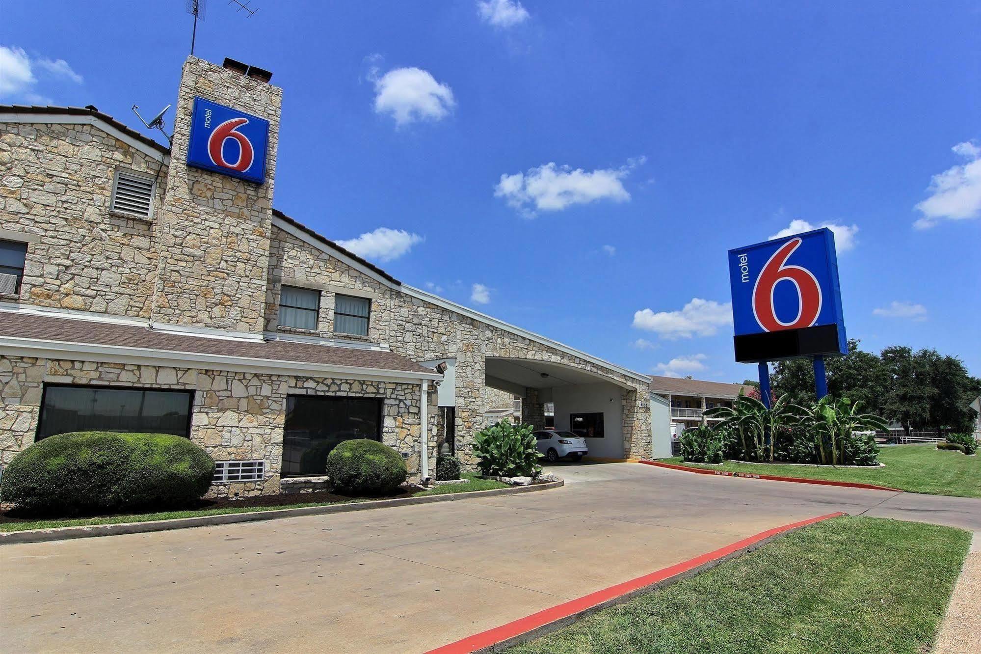 Motel 6 Austin, Tx - Central Downtown Ut Exterior foto