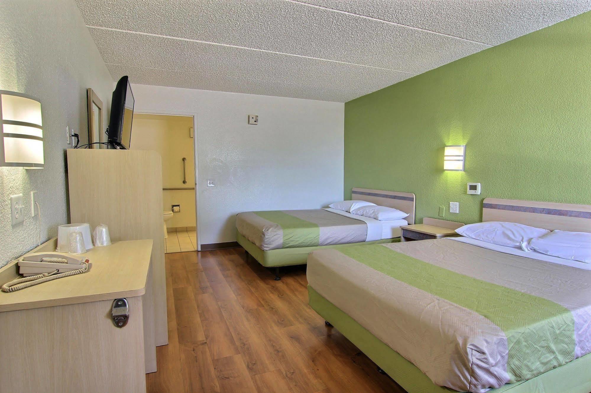 Motel 6 Austin, Tx - Central Downtown Ut Exterior foto