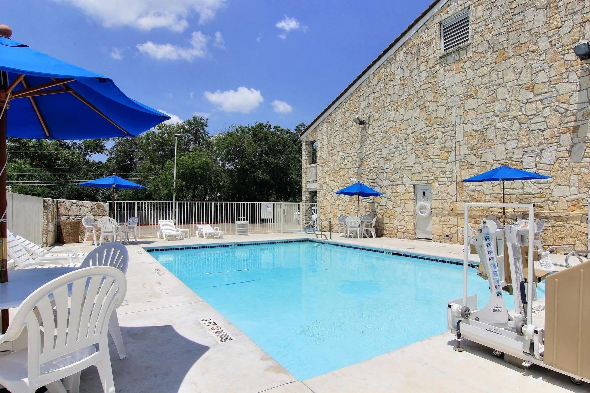 Motel 6 Austin, Tx - Central Downtown Ut Exterior foto